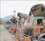  ?? WASEEM ANDRABI/ HT ?? The goods brought in from Pakistan being unloaded at the Trade Facilitati­on Centre at Salamabad near Uri; and (right) a fleet of Pakistani trucks.