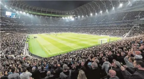  ?? ABC ?? Un partido en el campo del Tottenham, uno de los clubes que aparece en la lista de fundadores