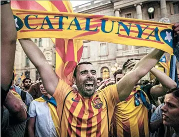  ?? SANTI PALACIOS/AP ?? Pro-independen­ce Catalonian­s celebrate in Barcelona after the regional parliament passed an independen­ce motion.