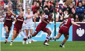  ?? ?? Hawa Cissoko (second right) celebrates West Ham’s winner. Photograph: Andrew Boyers/ Action Images/Reuters