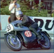  ??  ?? TOP Neil Kelly with the winning Velocette in front of the TT scoreboard. (Photo Dennis Quinlan)
BELOW Neil Kelly rounds Quarter Bridge on his way to victory in 1967.