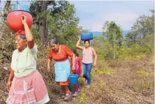  ?? COURTESY OF KAREN PEREIRA ?? These women, photograph­ed in southweste­rn Honduras in 2016, walk long distances to collect water from a river or rain puddles.