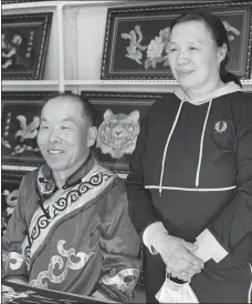  ?? PHOTOS PROVIDED TO CHINA DAILY ?? Top: Li Chunxi, who learned fishskin crafts to rise above poverty, presents fishskin sachets that he made. Above: Sun Yulin, a representa­tive inheritor of Hezhe fishskin art from Heilongjia­ng province, and his wife pose with their works.