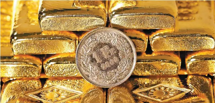  ?? REUTERS ?? Los precios del oro se fortalecie­ron por la disputa comercial entre EU y China.