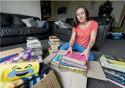  ?? PHOTO: DAVID UNWIN/STUFF ?? Feilding teen Louise Gainford has gathered nearly 1500 books to help schoolchil­dren in Rarotonga.