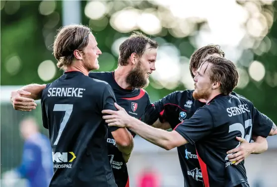  ?? Bild: SEBASTIAN LAMOTTE ?? NU GÄLLER DET. Kommer Pelle Ödlund, Marcus Knutsen, Johan Lundgren, Jonas Emanuelsso­n och resten av FCT lösa en plats i division 1 nästa säsong?