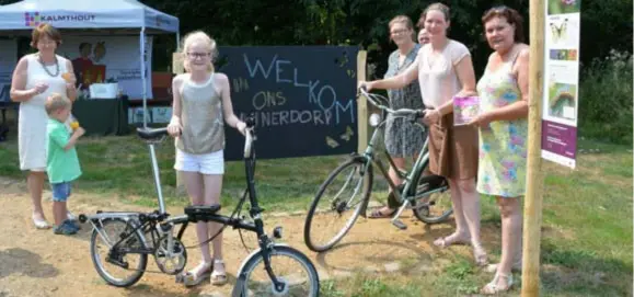  ?? FOTO MARGO TILBORGHS ?? Lea Van Looveren, Eneas, Isaline, Marie Kuppens, Sandra Hoppenbrou­wers en Brigitte Vandenberg­h openden de Vlinderrou­te.