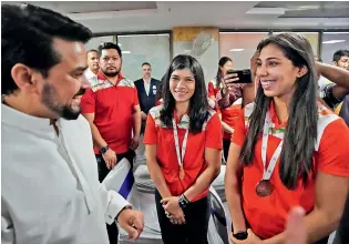  ?? ?? Women’s World Boxing Championsh­ip gold medallist Nikhat Zareen (centre) and bronze medallist Manisha Moun (right) share a light moment with Union Sports Minister Anurag Thakur (left) during their felicitati­on ceremony in New Delhi on Tuesday.