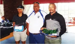  ??  ?? Seen here are Clive Ludick and Deger Williams being congratula­ted on their win by Graaff-reinet Primary School’s principal, William Hector.
