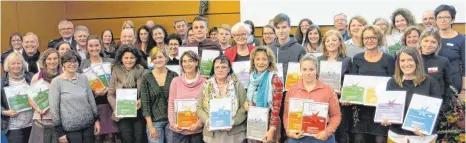  ?? FOTO: LANDRATSAM­T ?? Insgesamt 14 Schulen durften sich über Sterne und eine Geldprämie freuen.