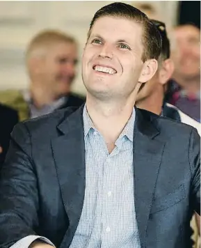  ??  ?? Eric Trump, tercer hijo del presidente, ha sido acusado de desviar fondos de sus campañas humanitari­as para financiar la carrera electoral de su padre con el apoyo de su popular y telegénica esposa Lara, con quien ha tenido ahora un hijo