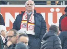  ?? FOTO: KOLBERT-PRESS ?? Uli Hoeneß trug beim Pokalspiel der Münchener Bayern gegen Dortmund den Schießener Schal.