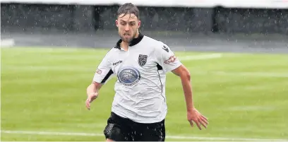  ?? PETER HARMAN ?? Defender Scott Barrow has left Merthyr for Gateshead