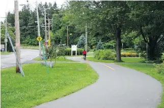  ??  ?? A bicycle path winds through Ste-Anne-de-Bellevue’s greenery, linking the north and south sectors of town; it allows for pleasant outdoor activity on spring and summer days.