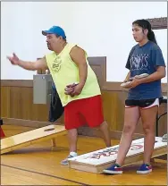  ?? ?? Howard Gritts (left) and Tanessa Ketcher (right) battle each other during the tournament.