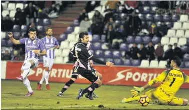  ??  ?? REMONTADA. Jose anotó el empate a uno y después Villar se encargaría de dar la vuelta al partido.