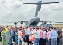  ?? REUTERS ?? Officials from the Indian mission in Afghanista­n and Indian citizens arrive in Jamnagar, Gujarat, following their evacuation from the country after a Taliban takeover, on Tuesday.