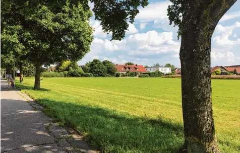  ?? Foto: Pitt Schurian ?? Zwischen dem Westrand der Point (hinten) und der Wertachstr­aße (vorne) sollen weitere 50 Bauplätze und ein Kindergart­en entstehen.