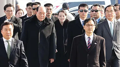  ?? YONHAP/AFP ?? UKIR SEJARAH: Kepala Negara Simbolis Korut Kim Yong-nam (dua dari kiri) dan Kim Yo-jong (tengah), adik perempuan Pemimpin Tertinggi Korut Kim Jong-un, berjalan menuju kereta api yang akan membawa mereka ke lokasi Olimpiade Musim Dingin 2018 di...