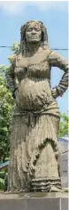  ??  ?? Statue de la mulâtresse Solitude, figure historique de la résistance des esclaves noirs, aux Abymes, en Guadeloupe.
