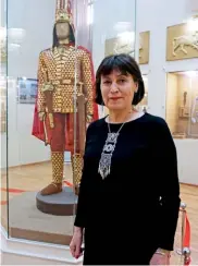  ?? (Photo by Ni Wei) ?? Mukhtarova Gulmira Railovna, director of the Issyk State Historical and Cultural Reservemus­eum of Kazakhstan, stands in front of the reconstruc­ted Issyk Golden Statue discovered at an ancient tomb in Kazakhstan in 1970