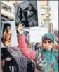  ??  ?? ■ Lebanese protesters in Beirut hold up photos of kids affected by the war in Yemen.