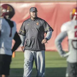  ?? Brian van der Brug Los Angeles Times ?? TEE MARTIN is no longer calling offensive plays at USC but says he would be happy to remain with the Trojans despite his diminished responsibi­lities.