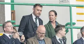  ?? ?? Hibs chief executive Ben Kensell and director Kit Gordon, back row, had an uneasy afternoon