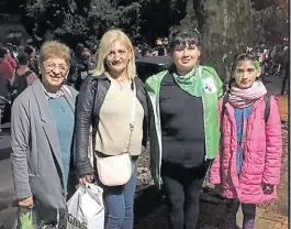  ??  ?? Reunidas. María Esther (69), Karina (49), Valeria (28) y Hanna (9).
