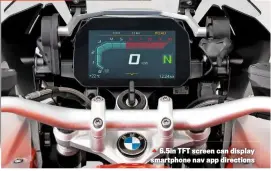  ??  ?? 6.5in TFT screen can display smartphone nav app directions