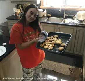  ?? HOLY NAME OF MARY COLLEGE SCHOOL PHOTOGRAPH ?? As part of Giving Tuesday, Holy Name of Mary College School students
donate home-baked cookies.