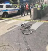  ?? MITCH DUDEK/SUN-TIMES ?? A bicyclist was hit by a truck Thursday morning near Madison and Halsted.