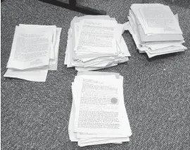  ?? Courtesy of Glenn Huchingson ?? Stacks of letters and documents sent by Diaz to his pen pal, Glenn Hutchinson, a professor at Florida Internatio­nal University.