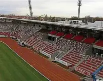  ??  ?? Der Block M befindet sich links neben den roten VIP-Plätzen (im oberen Tribünense­ktor). Foto: Jens Kleb