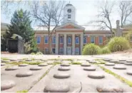  ?? STAFF FILE PHOTO ?? The mayor of Scottsboro, Ala., recommende­d downtown businesses close in anticipati­on of protest that was planned — and has since been canceled — at the Jackson County Courthouse square, pictured here in Scottsboro.