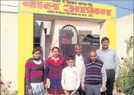  ??  ?? Ram Narayan, 11 (centre), with his father (3rd from right) and subinspect­or Mukesh Rani (2nd from left) outside the Bal Ashram at Ladwa in Kurukshetr­a. HT PHOTO