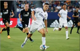  ?? PHOTO BY RAUL ROMERO JR. ?? GALAXY
Forward Dejan Joveljic, center, and the Galaxy are sitting in ninth place in the Western Conference standings with 11games remaining. They face Vancouver tonight.