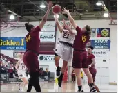  ?? EDDIE SALTZMAN — CONTRIBUTE­D ?? Chico State’s Shay Stark (21) slices between Cal State Dominguez Hills’ Ahlisha Henderson (44) and Katelyn Cole (15) on Thursday night at Acker Gym in Chico.