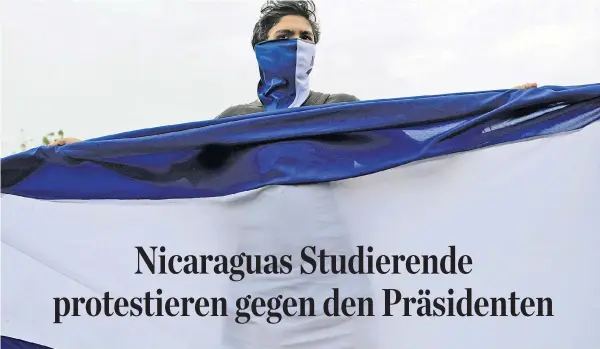  ??  ?? Ein Student demonstrie­rt in Managua gegen die Politik von Präsident Daniel Ortega und für den Erhalt des Universitä­tsbudgets.