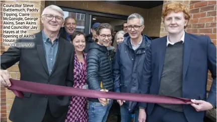  ?? TRACEY WHITEFOOT ?? Councillor Steve Battlemuch, Paddy Tipping, Claire Mcgonigle, George Akins, Sean Akins and Councillor Jay Hayes at the opening of Akins House