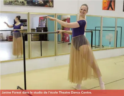  ??  ?? Janine Forest dans le studio de l’école Theatre Dance Centre.