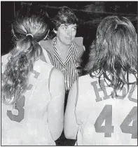  ?? Photo courtesy of Henderson State University ?? Bettye Wallace (center) was the longtime tennis coach at Henderson State University, helped start the school’s volleyball program, and played a role in starting the Arkansas Women’s Intercolle­giate Sports Associatio­n and the Associatio­n for...