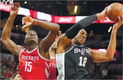  ?? AP FOTO/ DARREN ABATE ?? BALL
FIGHT. San Antonio Spurs’ LaMarcus Aldridge (12) wins the rebound battle against Houston Rockets’ Clint Capela.