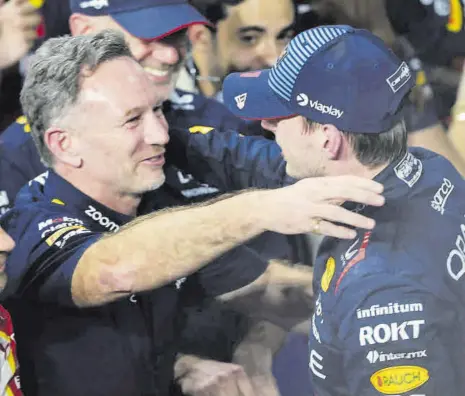  ?? //AP ?? Honer celebra con Max Verstappen el triunfo en el Gran Premio de Arabia Saudí