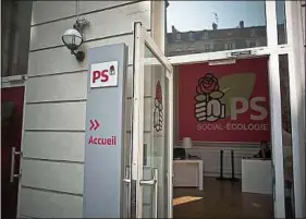  ??  ?? Le futur ex-siège du Parti socialiste, rue de Solférino à Paris.