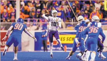  ?? AP FILE ?? Utah State quarterbac­k Jordan Love (10) will be leading the Aggies against North Texas in the New Mexico Bowl on Saturday.