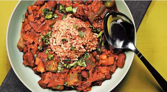  ?? TERRENCE ANTONIO JAMES/CHICAGO TRIBUNE; SHANNON KINSELLA/FOOD STYLING ?? A scoop of red rice can help top off a stew of red beans and chorizo. A little okra can give the stew additional texture.