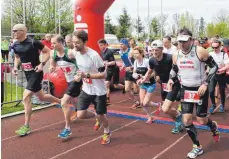  ?? FOTO: GKR ?? Auf die Plätze, fertig, los heißt es am Samstag um 13.50 Uhr, wenn der Halbmarath­on im Fischbache­r Albert-Müller-Stadion gestartet wird.