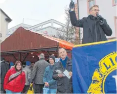  ?? SZ-FOTO: KÖRNER ?? Höhepunkt war die Versteiger­ung mit Armin Ege.