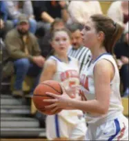  ??  ?? Oneida senior Grace Coulter lines up a shot attempt against VVS during Friday’s TVL Pioneer clash.